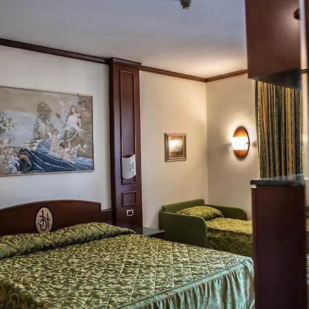 Garibaldi Hotel 3*