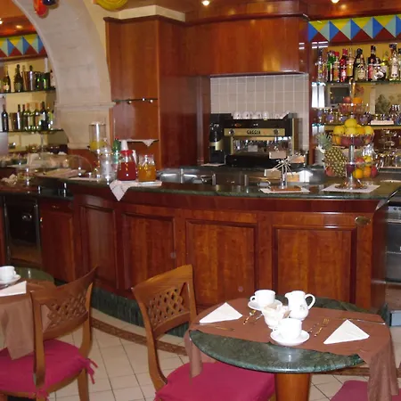 Garibaldi Hotel 3*
